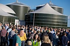 Mange hundrede besøgte Sønderjysk Biogas under den officielle åbning d. 26. september