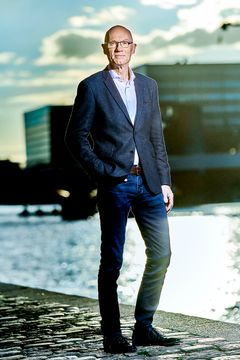 61-årige Finn Conradsen, der i 2015 blev hentet til ProLøn fra KMD har på fire år fordoblet ProLøns medarbejderstab og hævet omsætningen med 50%. Fra årsskiftet skifter han titlen som adm. direktør ud med rollen som salgs- og marketingdirektør, indtil han den 1.7.2021 træder ind i bestyrelsen.