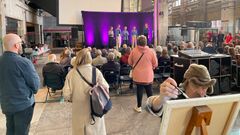 Rodløs Kultur Festival blev skudt i gang med en stor valgdebat, hvor hele 11 kandidater debatterede spørgsmål fra og om udsatte mennesker i Aalborg. Foto: Blå Kors Danmark