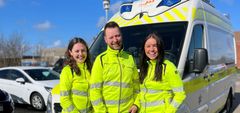 Billedet af de tre ambulancebehandlerelever, som har deres første uge i drift hos PreMed, kan frit benyttes ved omtale af historien.