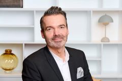 48-årige Ib Røntoft-Hansen er butikschef i det nye Ingvard Christensen-møbelhus i Aarhus. Foto: PR.