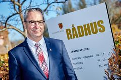 John Brædder, borgmester i Guldborgsund Kommune, sender en kærlig opfordring til kommunens børn og unge om at fortsætte den gode adfærd hen over julen og nytåret. Foto: Guldborgsund Kommune