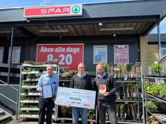 Dette års vindere af DM i Økologi blev SPAR Borup. Her ses vinderne Knud Laustsen, Jesper Laustsen og Dennis Laustsen, der udover at være hhv. far og sønner alle er købmænd i SPAR Borup.