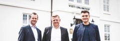 BlueKeys gamechanger-løsning møder derfor stor interesse fra rederier i tørlastindustrien. Nu også fra prominente investorer som Thomas Visti, der her ses sammen med BlueKeys stiftere, CCO Steffen Johnstad-Møller og CEO Henrik Drud.