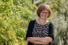 Som borgerrådgiver ser Thea Hass frem til at hjælpe til et bedre samarbejde mellem borgerne og Guldborgsund Kommune. Foto: Erik Lund.
