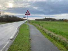 Mod syd fra Døstrup. Den nye cykelsti tilsluttes den eksisterende cykelsti i vestsiden af Landevejen i Døstrup. Foto: Vejdirektoratet.