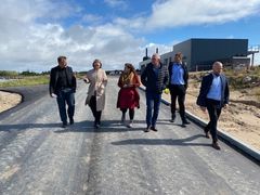 Miljøminister Lea Wermelin fik en rundvisning på det 7,5 hektar store område, hvor der i øjeblikket er ved at blive opført en nyt renseanlæg med tilhørende biogasanlæg.