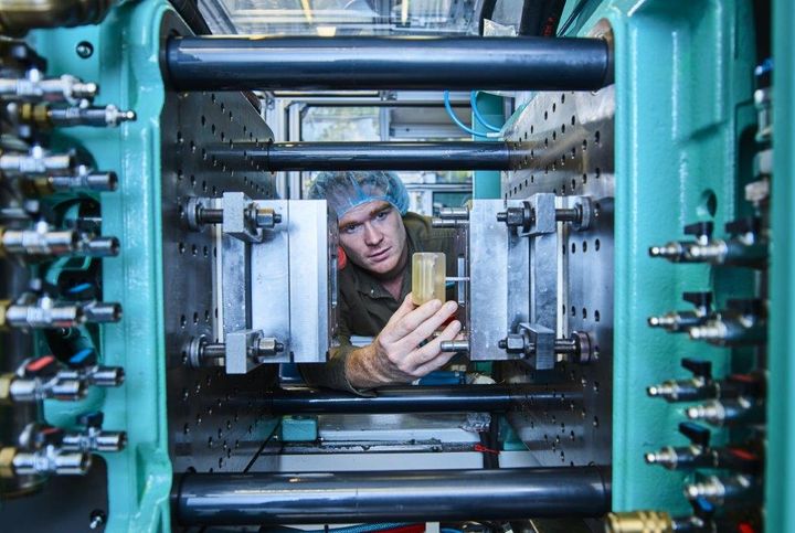 Med en ny hybrid fremstillingsmetode, der kombinerer formkonstruktion, plaststøbning og 3D-print, udvikler Carmo A/S funktionelle prototyper på rekordtid og med et minimalt forbrug af ressourcer. Foto: Carmo A/S