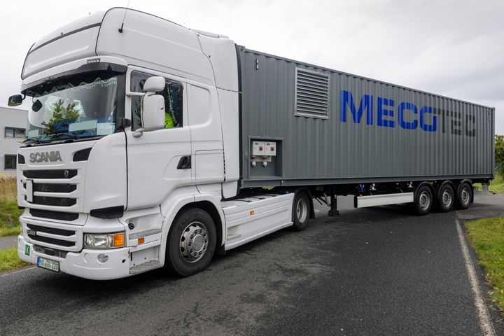 MECOTEC Container for deep-freeze cooling of Covid-Vaccines. Photographer: Jens Schlüter