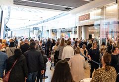 Køen nåede rekordlængde, da Lindex åbnede sin første butik i Danmark i oktober 2019. Foto: PR.