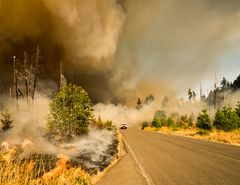 Den nye rapport fra FN's Klimapanel stiller nu for alvor spørgsmålstegn ved, om det er muligt at holde den globale temperaturstigning under 1,5 grader. Vi ser allerede konsekvenser af klimaforandringer overalt på kloden, som her voldsomme naturbrande i Oregon, USA.