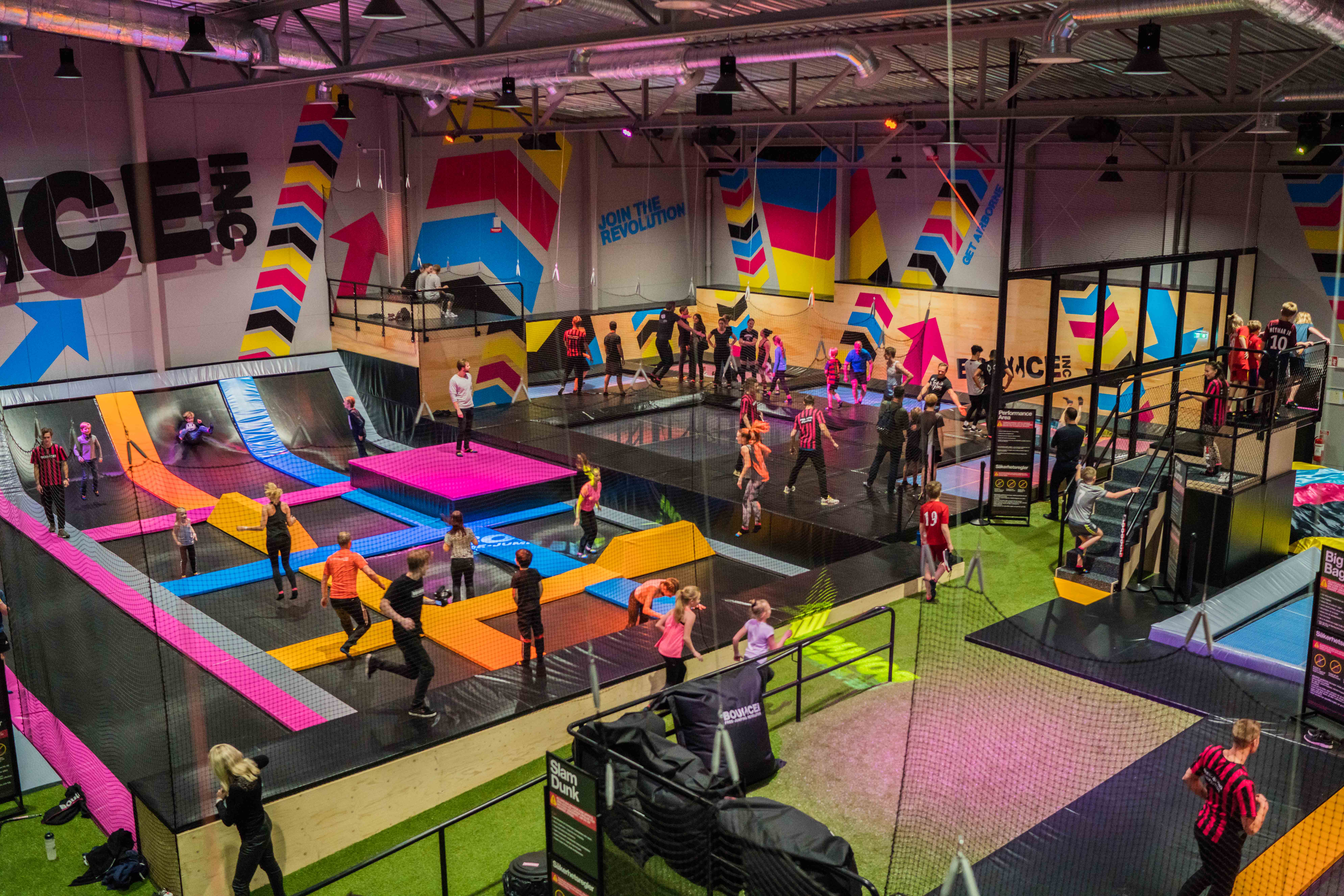 700 unge konkurrerer weekenden om job i ny trampolinpark i Field's Shoppingcenter