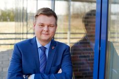 Borgmester i Guldborgsund Kommune, Simon Hansen, holder hver eller hver anden måned åbent kontor for borgerne. Foto: Patrick Kirkby / Guldborgsund Kommune.