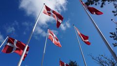Flagene vejrer igen over Flaghøjen i Jesperhus Blomsterpark.