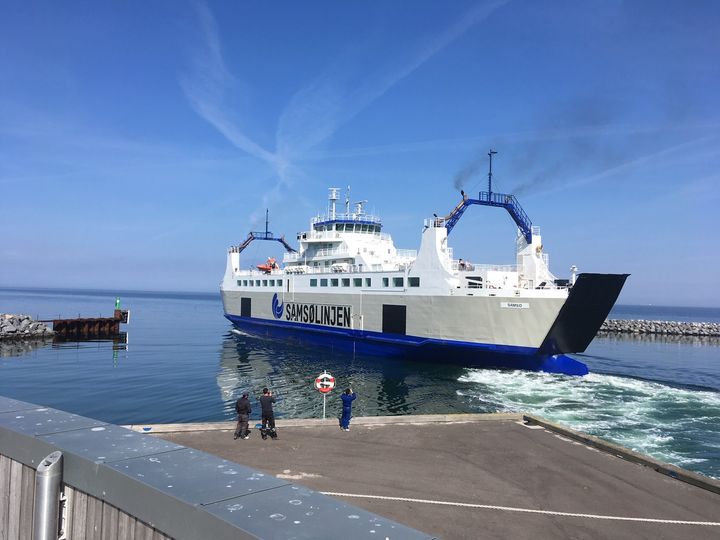 Færgen skal frem og tilbage til Samsø lidt oftere i 2020 end i året før. Til gengæld holdes priserne i ro.