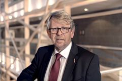 Leif F. Larsen, der er tidligere bankdirektør i Jyske Bank, er nyt bestyrelsesmedlem i Sparekassen Kronjylland.