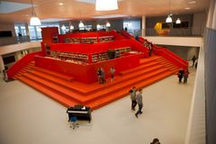 Biblioteket i midten af de fem stjernetakker i Nordstjerneskolen