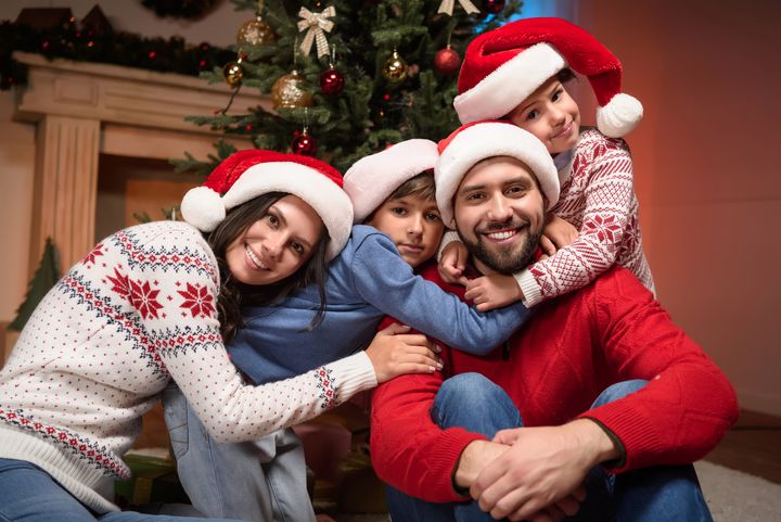 Glad familie juleaften