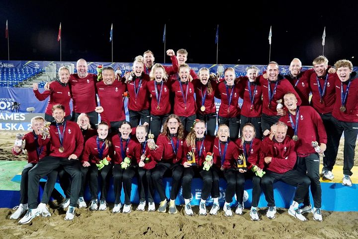 Dame- og herrebeachhåndboldlandsholdene jubler over henholdsvis guld og bronze ved det netop afviklede European Games i Polen.