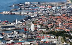 Esbjerg Havn er med  over 14 km kajkant en af Danmarks største havne. Mere end 200 virksomheder er samlet på Esbjerg Havn, hvor over 10.000 personer arbejder hver dag. Foto: Esbjerg Kommune