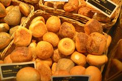 Selvom danskerne køber mere og mere brød, er antallet af faglærte håndværksbagere næsten halveret på få år. Foto: PR
