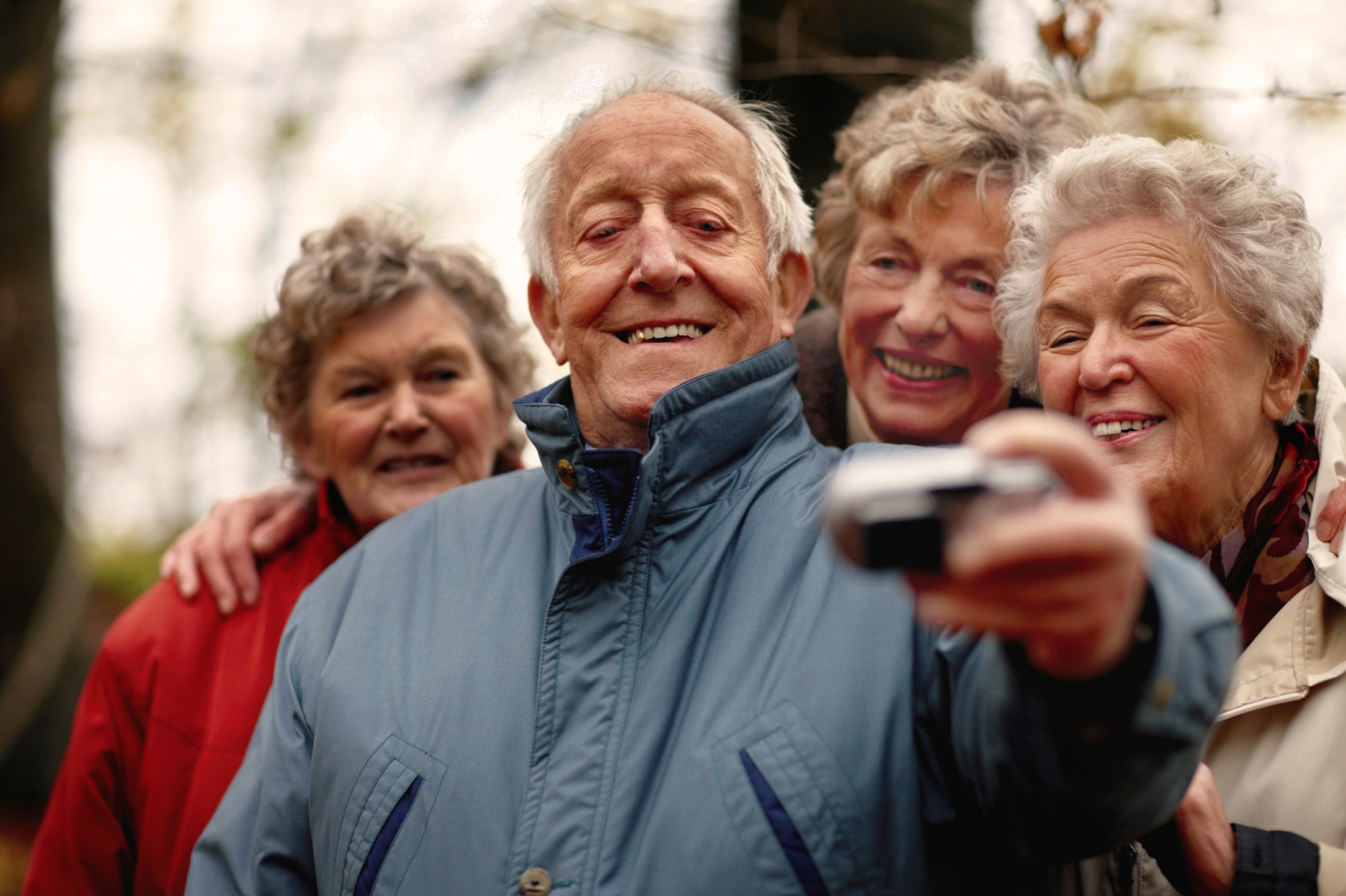 Качество и пожилой возраст. Пожилые люди. Счастливые пенсионеры. Счастливые пожилые люди. Радостные пожилые люди.