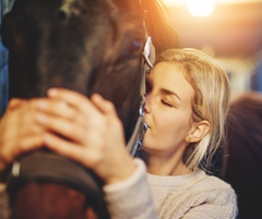Næsten alle hesteejere kommer i løbet af livet til at sige farvel til deres trofaste ven. Billedet må frit benyttes ved omtale af pressemeddelelsen. (Foto: Agria Dyreforsikring)