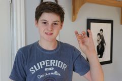 Hele sit liv har 15-årige Christoffer McEwan haft svær peanutallergi. Men nu har en peanutvaccine ændret Christoffers hverdag. Foto: Astma-Allergi Danmark