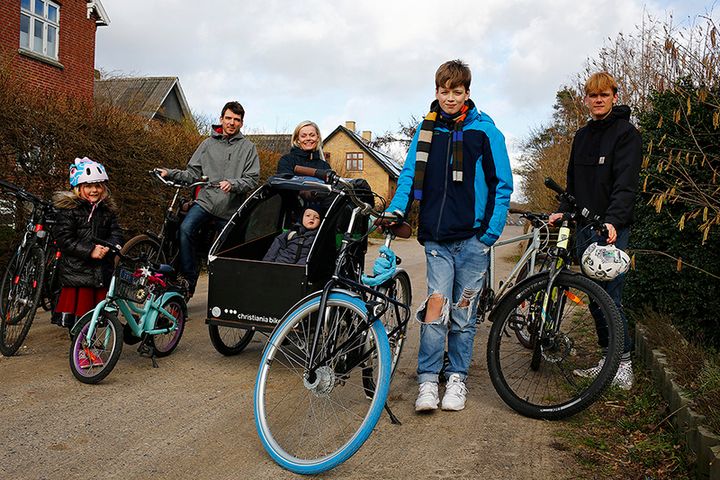 Familien i Aarhus skiftede to ud med el-ladcykel klimaets skyld | Cyklistforbundet