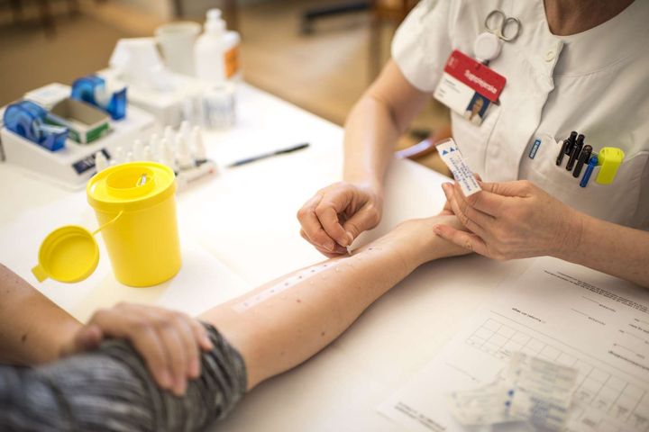 Det er femte gang, at Astma-Allergi Danmark i samarbejde med Allergiklinikken fra Gentofte Hospital tester politikerne på Christiansborg for astma og allergi. Foto: Astma-Allergi Danmark