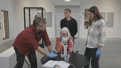 Fra DR-serien "Gåden om Odin". Fra venstre mod højre: Mads Ravn, Lisbeth Imer, Krister Vasshus, Cecilie Nielsen. Foto: DR Billeder