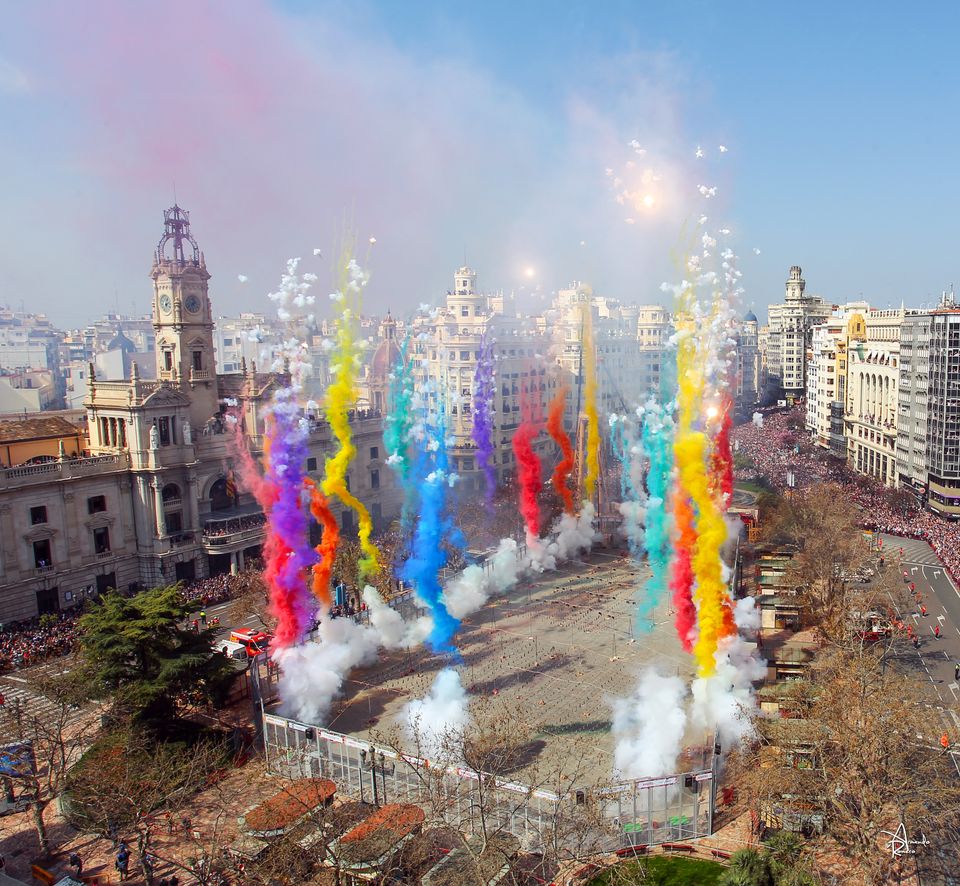 Fallas. Mascletá de colores