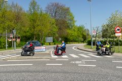 DE VISER VEJEN: Igennem årene er GF Trafikpris blevet overrakt til mange vigtige trafikprojekter i hele landet. Sidste år gik prisen blandt andet til en forening for kørestolsbrugere og gangbesværede, som har gjort en stor indsats for at forebygge trafikulykker med el-scootere, el-kørestole og mini-crossere. Nu er der åbnet for ansøgninger til dette års prisuddeling, som kommer til at støtte trafiksikkerhedsprojekter med i alt 400.000 kroner. (Foto: Alex Tran)