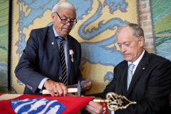 Det andet søm er til ære for Fædrelandet. Foto: Aabenraa Kommune