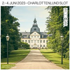Det historiske kongeslot Charlottenlund Slot er et af de eneste fra enevældens tid omgivet af en have, der altid har været åben for offentligheden. I juni 2023 vågner folkefesten fra 1800-tallet igen i det grønne omkring det hvide slot.