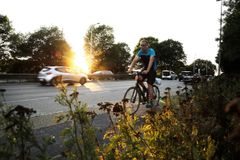 Cykelture kan give nogle tiltrængte pauser fra de mere sure, stressende og kedelige opgaver i hverdagen. Foto: Vejdirektoratet.