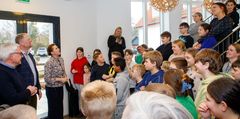 Børnene var glade for at se statsministeren og Roskildes borgmester, Tomas Breddam.