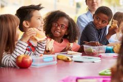 Børnene har brug for næringen fra madpakken for at holde energiniveauet højt nok til at bevare koncentrationen i skoletiden. Foto: PR.