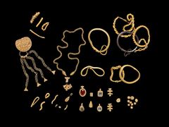 Fæstedskatten fundet i 2016 er den største kendte guldskat fra vikingetiden i Danmark. Guldet vejer næsten 1,5 kilo. Den blev fundet af amatørarkæologerne Team Rainbow.