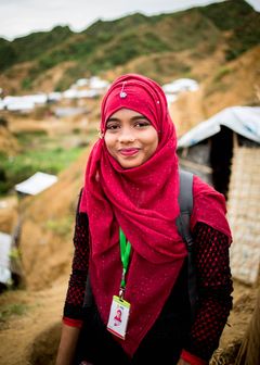 Yasmin har levet hele sit liv i flygtningelejren. Nu er hun sundhedsmedarbejder i lejren. Foto: Medical Teams International