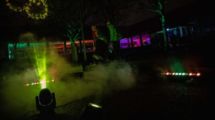 Bibliotekshaven vil i år blive oplyst af værket ’LYSEKKO’, som er skabt af kunstnergruppen Tokyo Blue. ’LYSEKKO’ kan opleves alle dage kl. 16-22 under Lysfesten. Foto: INSP Media!