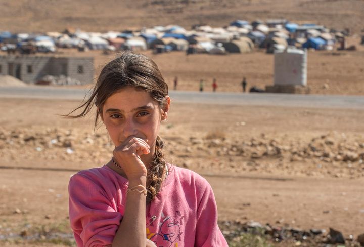 Tusindvis af yezidier er strandet på Sinjar-bjerget. Vil den ekstra bistandsmilliard også komme denne yezidi-pige til gode?
