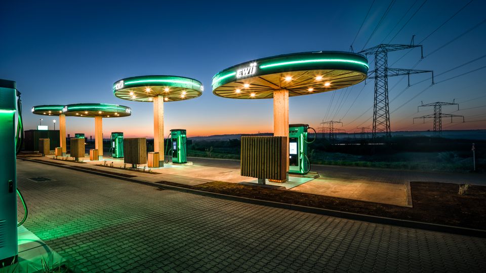 Svenstrup Ladestation by night 2 - Ove Rasmussen