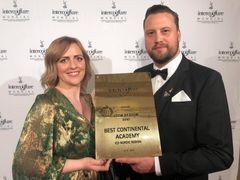 Marianne Henriksen og Kristian Bertelsen vandt lørdag aften Intercoiffure Mondial Best Continental Academy 2019 i Paris