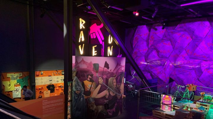 ’Smattens Magi – 50 års aftryk med Roskilde Festival’ markerer et halvt århundrede med festivalen, der hører til blandt de ældste og største i verden. Historien er fortalt gennem publikum – for de er nemlig festivalens hovednavn. Foto: RAGNAROCK