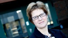"Hvis man vil ytre sig om forhold på jobbet, skal man som medarbejdere ikke lade sig kue af, at man evt. har en leder, der ser lidt skævt til én", siger Ulla Astman, formand for Sundhedsudvalget i Danske Regioner.