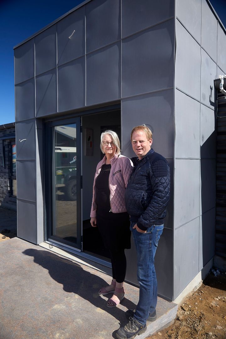 Ægteparret Jeanette Jensen og Esben Vernholt Jensen har stået i spidsen for Horsens Lift siden 1993. Siden da har de solgt og udlejet lifte til både professionelle og private.