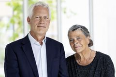 Adm. direktør i Kræftens Bekæmpelse Jesper Fisker og foreningens formand Helen Bernt Andersen. Foto: Tomas Bertelsen