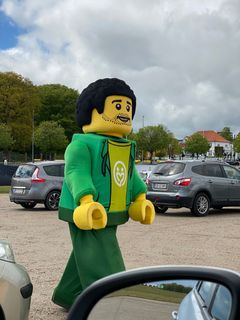 Rundt på pladsen ved Tangkrogen i Aarhus gik der blandt andet LEGO maskotter rundt og spredte god stemning. Privatfoto.