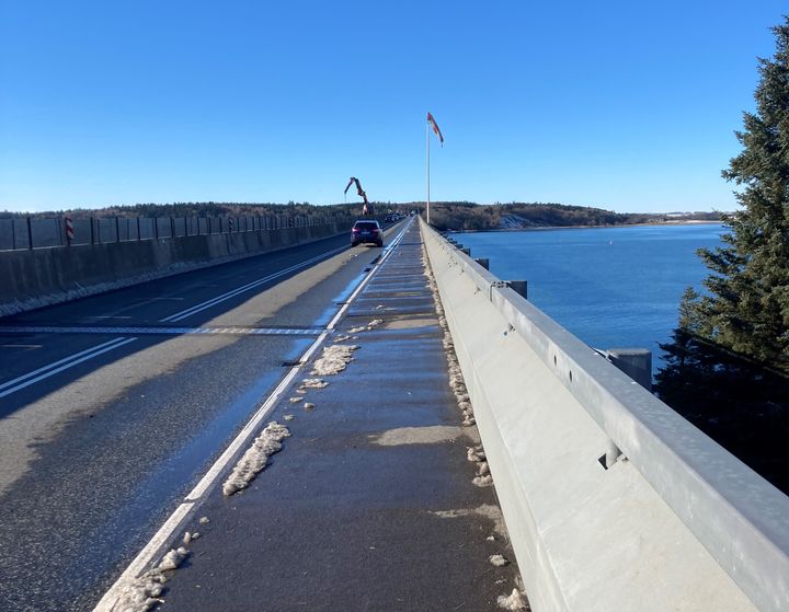Cyklister og knallertkørere vil fortsat kunne køre på fællesstien over Sallingsundbroen. Foto: Vejdirektoratet.